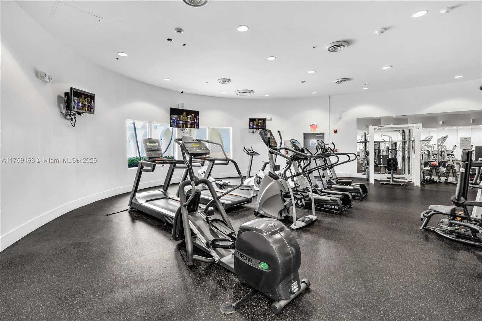Small Image of 5600 COLLINS AVE #6P, Miami Beach Number 59