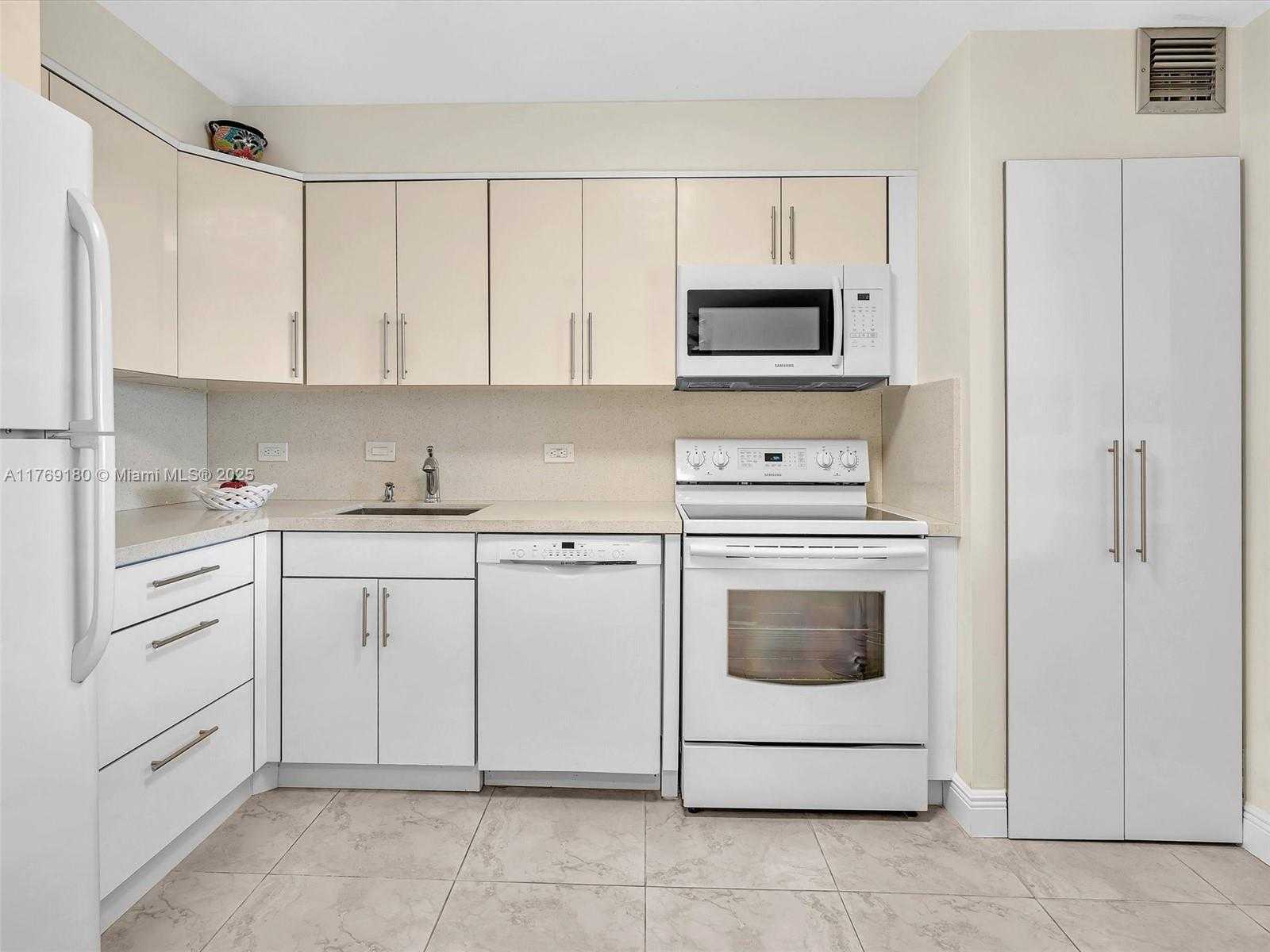 Small Image of 20505 EAST COUNTRY CLUB DR #2233, Aventura Number 3
