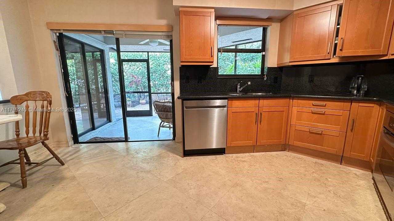 Small Image of 3308 OLD OAK LN #1003, Hollywood Number 11