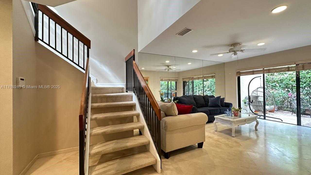 Small Image of 3308 OLD OAK LN #1003, Hollywood Number 13