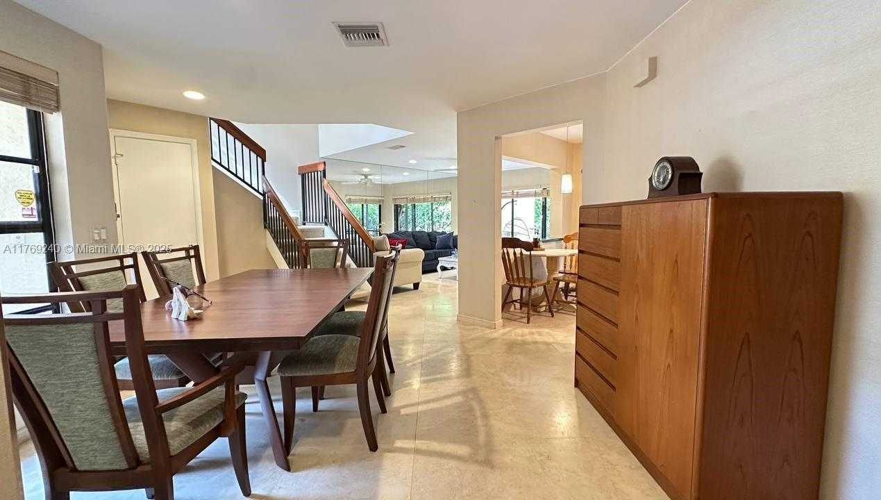 Small Image of 3308 OLD OAK LN #1003, Hollywood Number 15