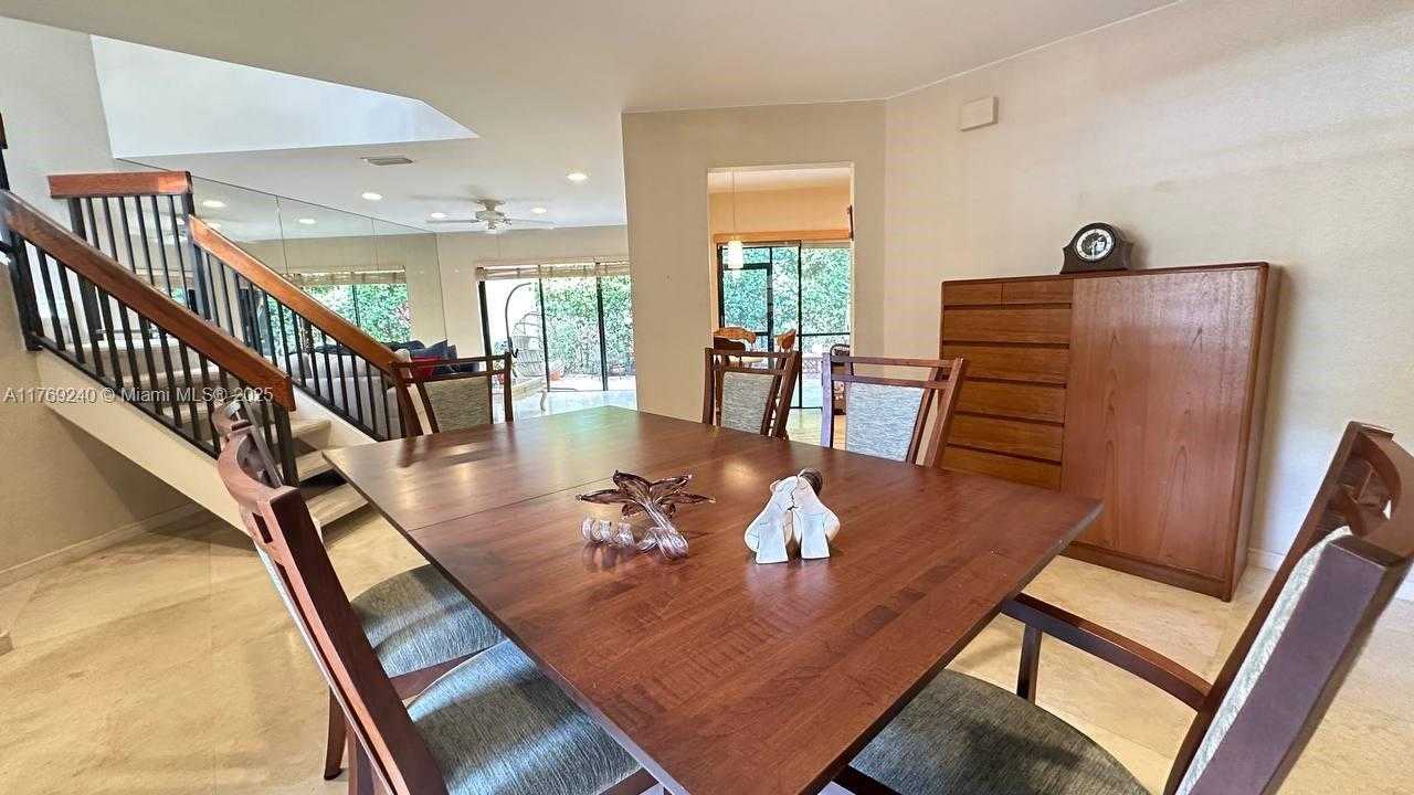 Small Image of 3308 OLD OAK LN #1003, Hollywood Number 16
