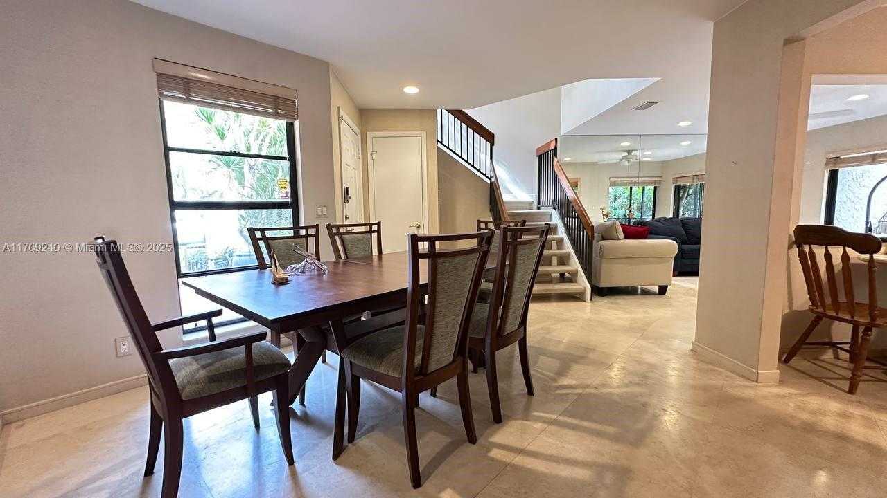 Small Image of 3308 OLD OAK LN #1003, Hollywood Number 19