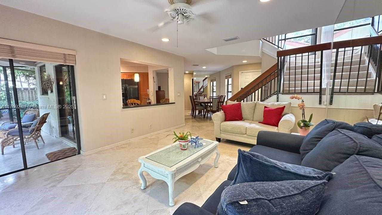 Small Image of 3308 OLD OAK LN #1003, Hollywood Number 2