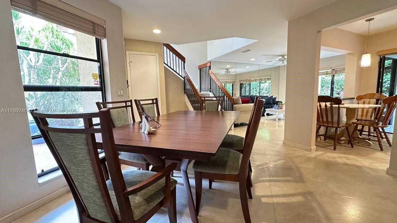 Small Image of 3308 OLD OAK LN #1003, Hollywood Number 20