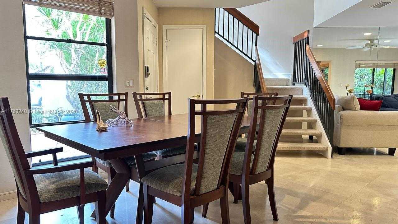 Small Image of 3308 OLD OAK LN #1003, Hollywood Number 21