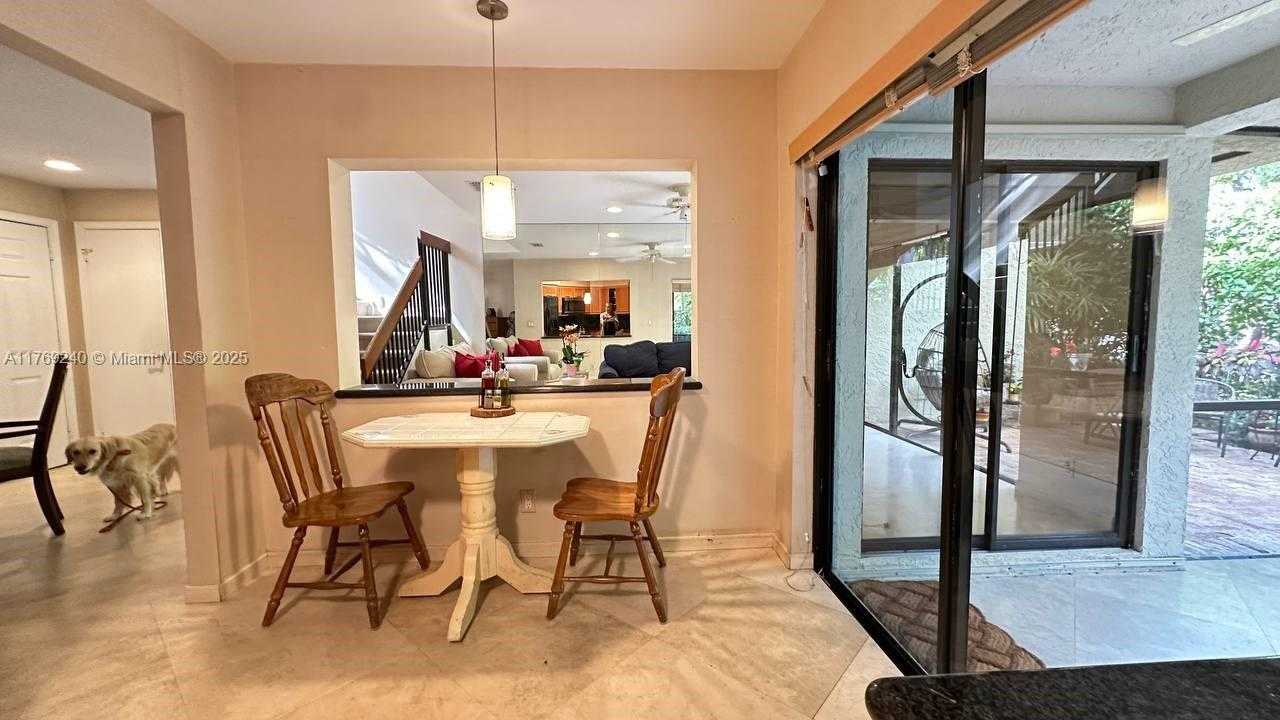 Small Image of 3308 OLD OAK LN #1003, Hollywood Number 22