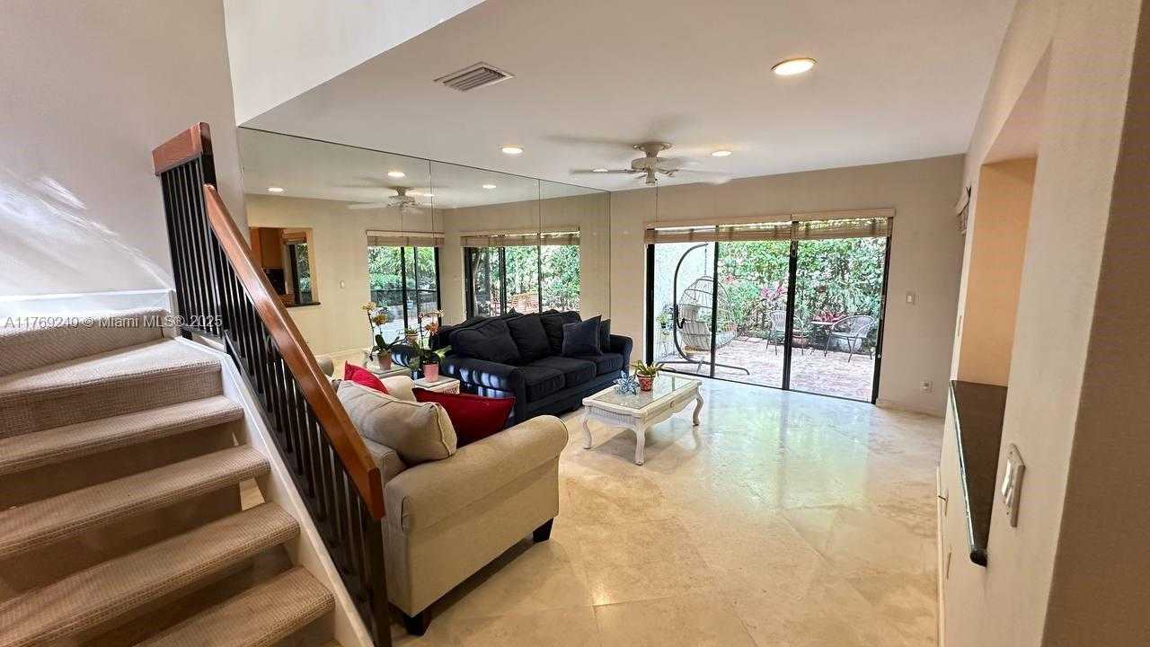Small Image of 3308 OLD OAK LN #1003, Hollywood Number 24