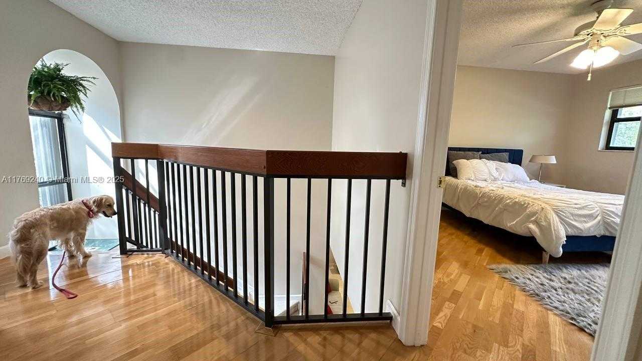 Small Image of 3308 OLD OAK LN #1003, Hollywood Number 26