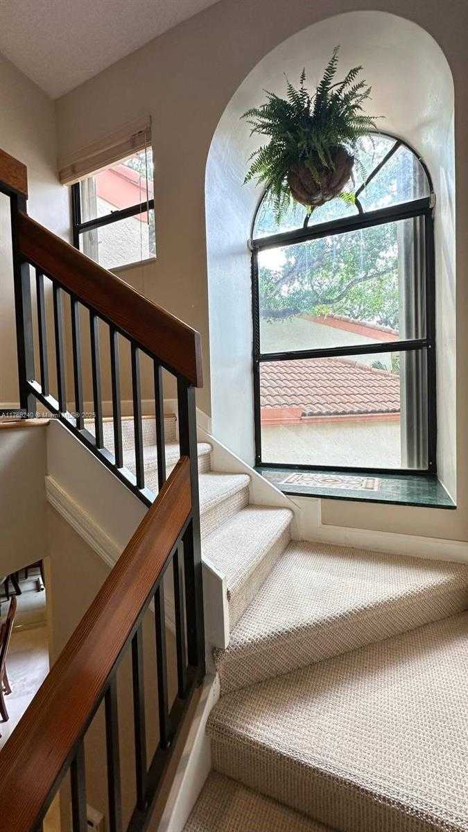Small Image of 3308 OLD OAK LN #1003, Hollywood Number 27