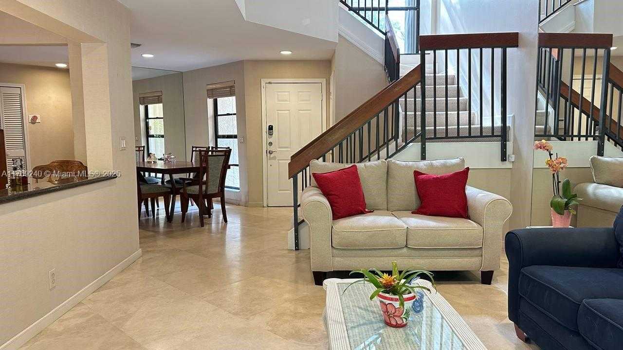 Small Image of 3308 OLD OAK LN #1003, Hollywood Number 3