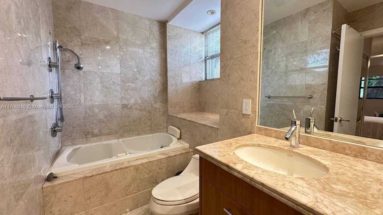 Small Image of 3308 OLD OAK LN #1003, Hollywood Number 34