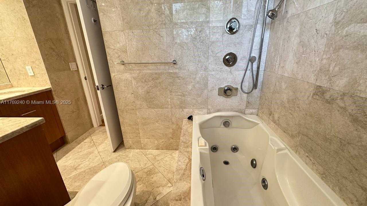 Small Image of 3308 OLD OAK LN #1003, Hollywood Number 35