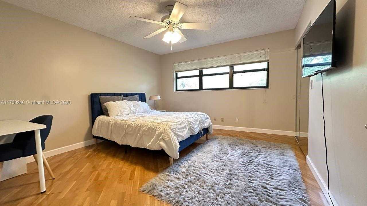 Small Image of 3308 OLD OAK LN #1003, Hollywood Number 36