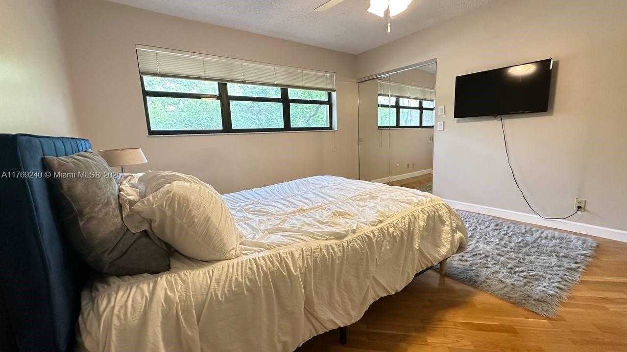 Small Image of 3308 OLD OAK LN #1003, Hollywood Number 37