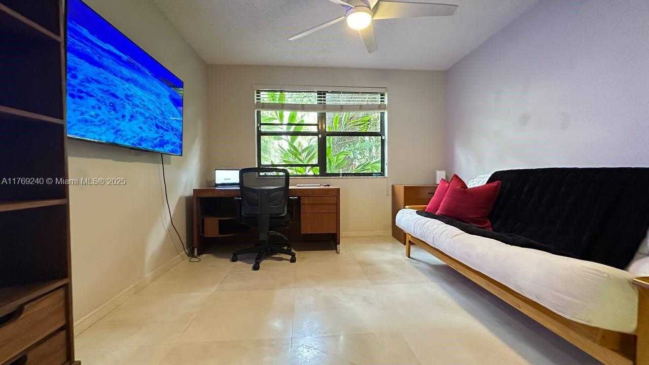 Small Image of 3308 OLD OAK LN #1003, Hollywood Number 40