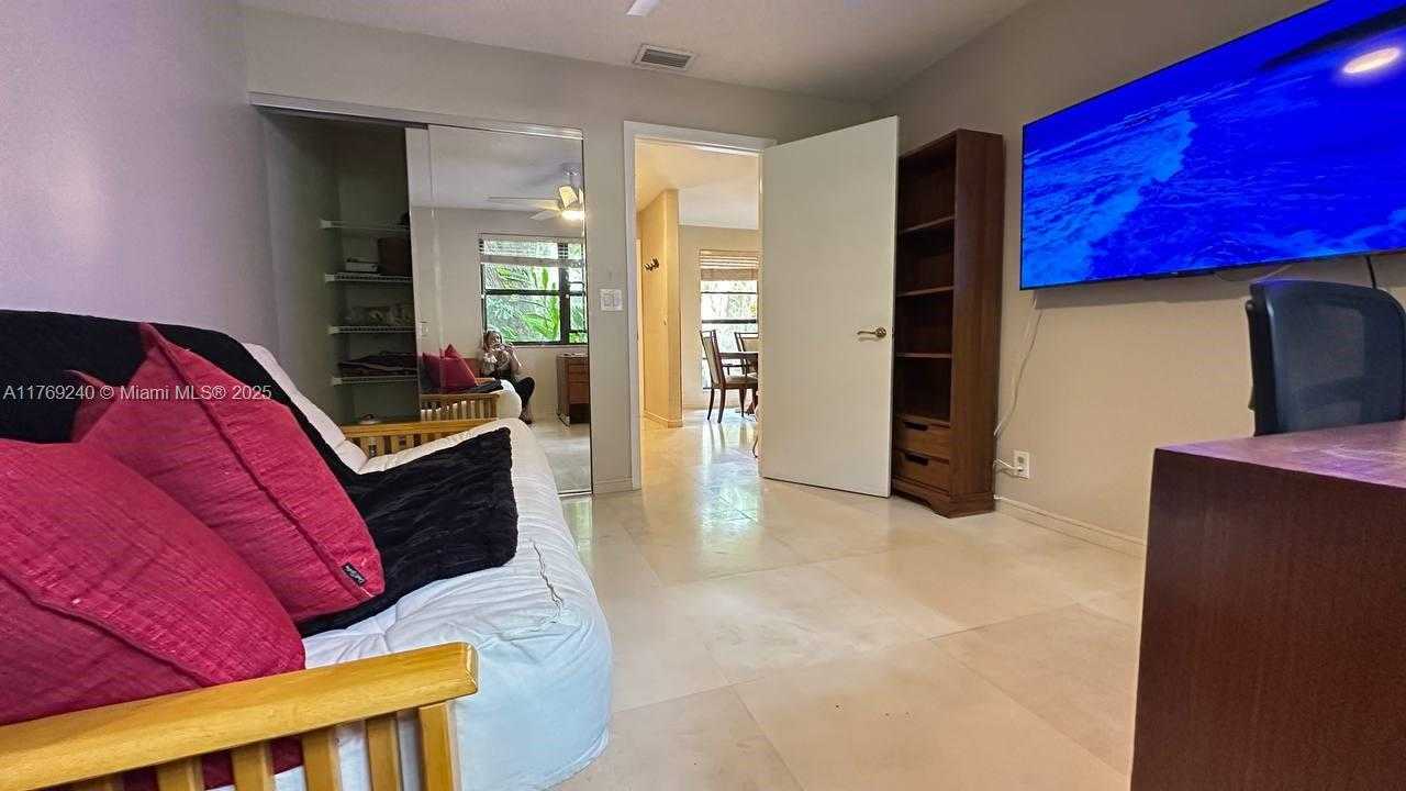 Small Image of 3308 OLD OAK LN #1003, Hollywood Number 41