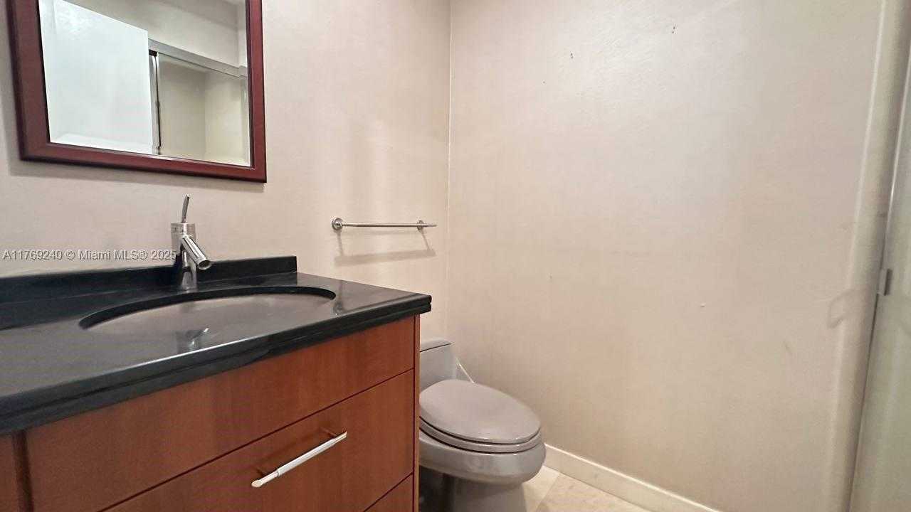 Small Image of 3308 OLD OAK LN #1003, Hollywood Number 42