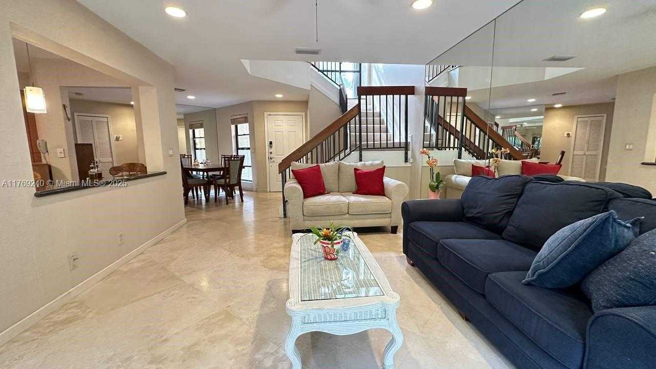 Small Image of 3308 OLD OAK LN #1003, Hollywood Number 5