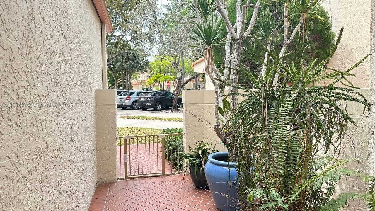 Small Image of 3308 OLD OAK LN #1003, Hollywood Number 53