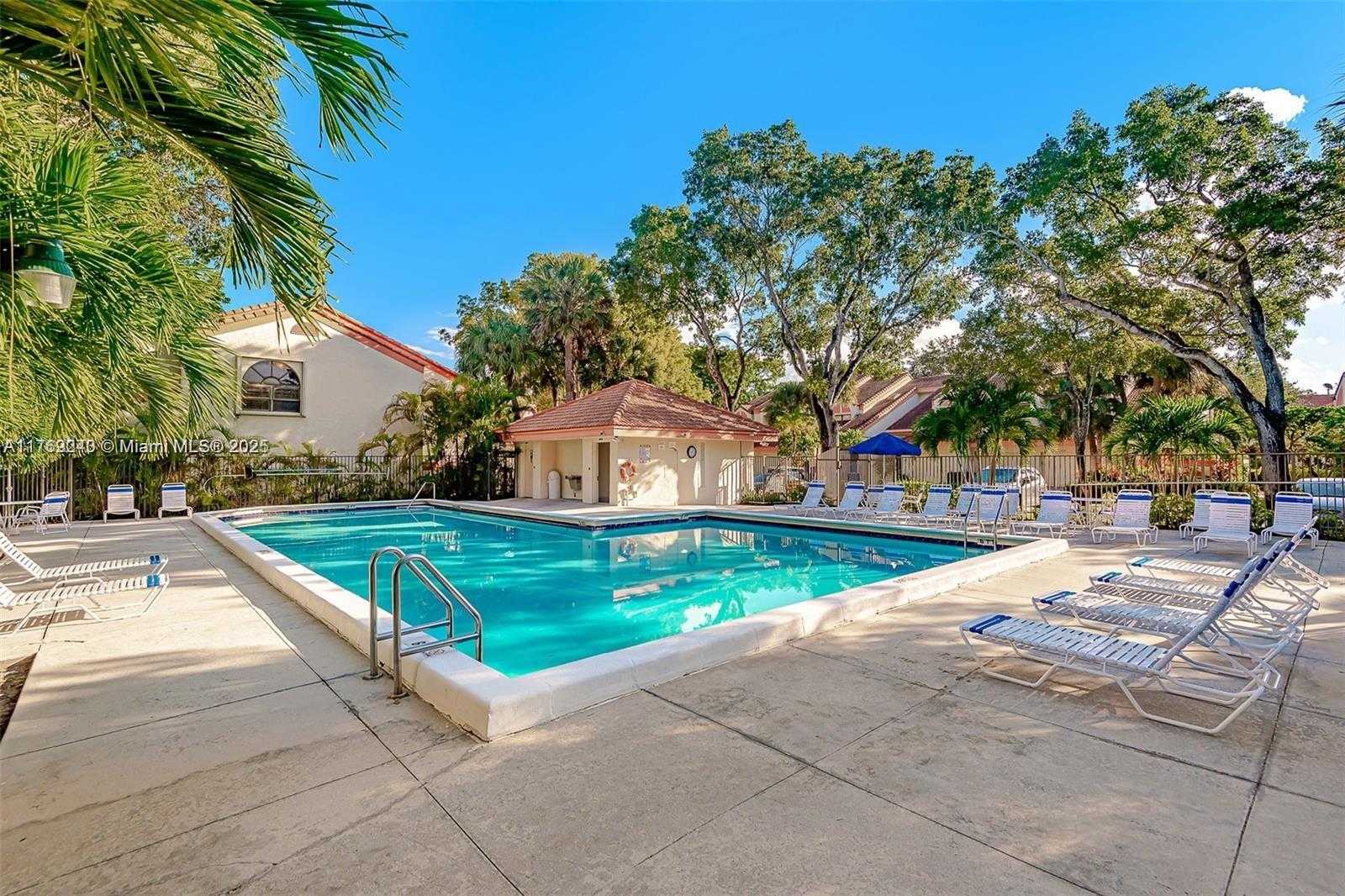 Small Image of 3308 OLD OAK LN #1003, Hollywood Number 56