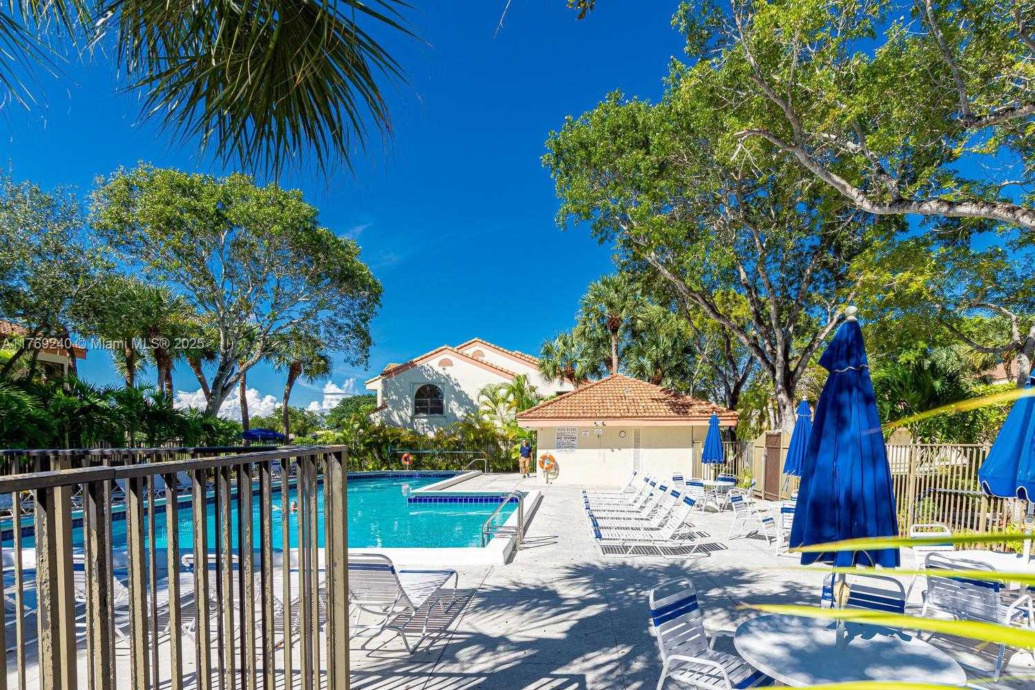 Small Image of 3308 OLD OAK LN #1003, Hollywood Number 57