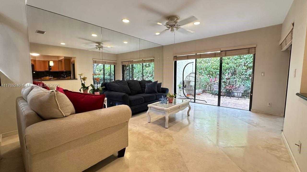 Small Image of 3308 OLD OAK LN #1003, Hollywood Number 6