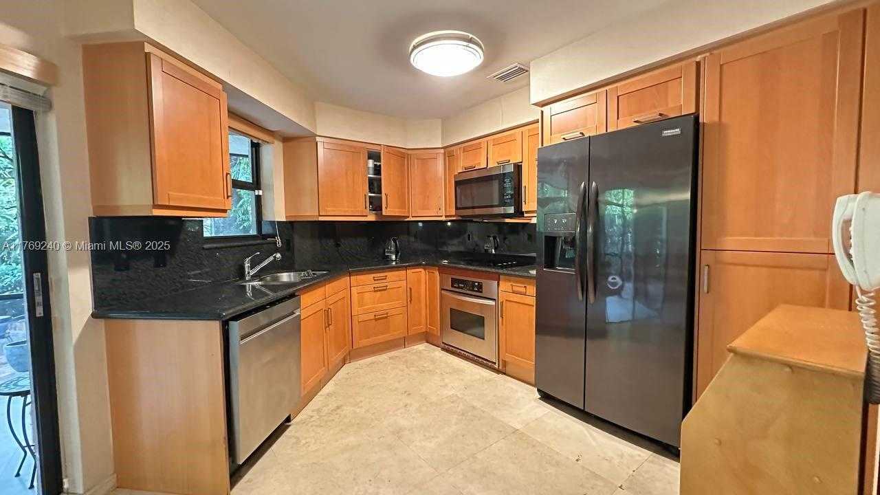 Small Image of 3308 OLD OAK LN #1003, Hollywood Number 7
