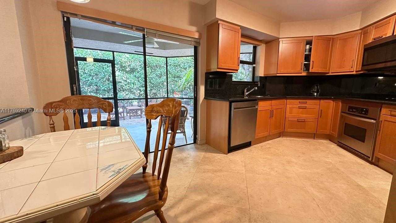 Small Image of 3308 OLD OAK LN #1003, Hollywood Number 9