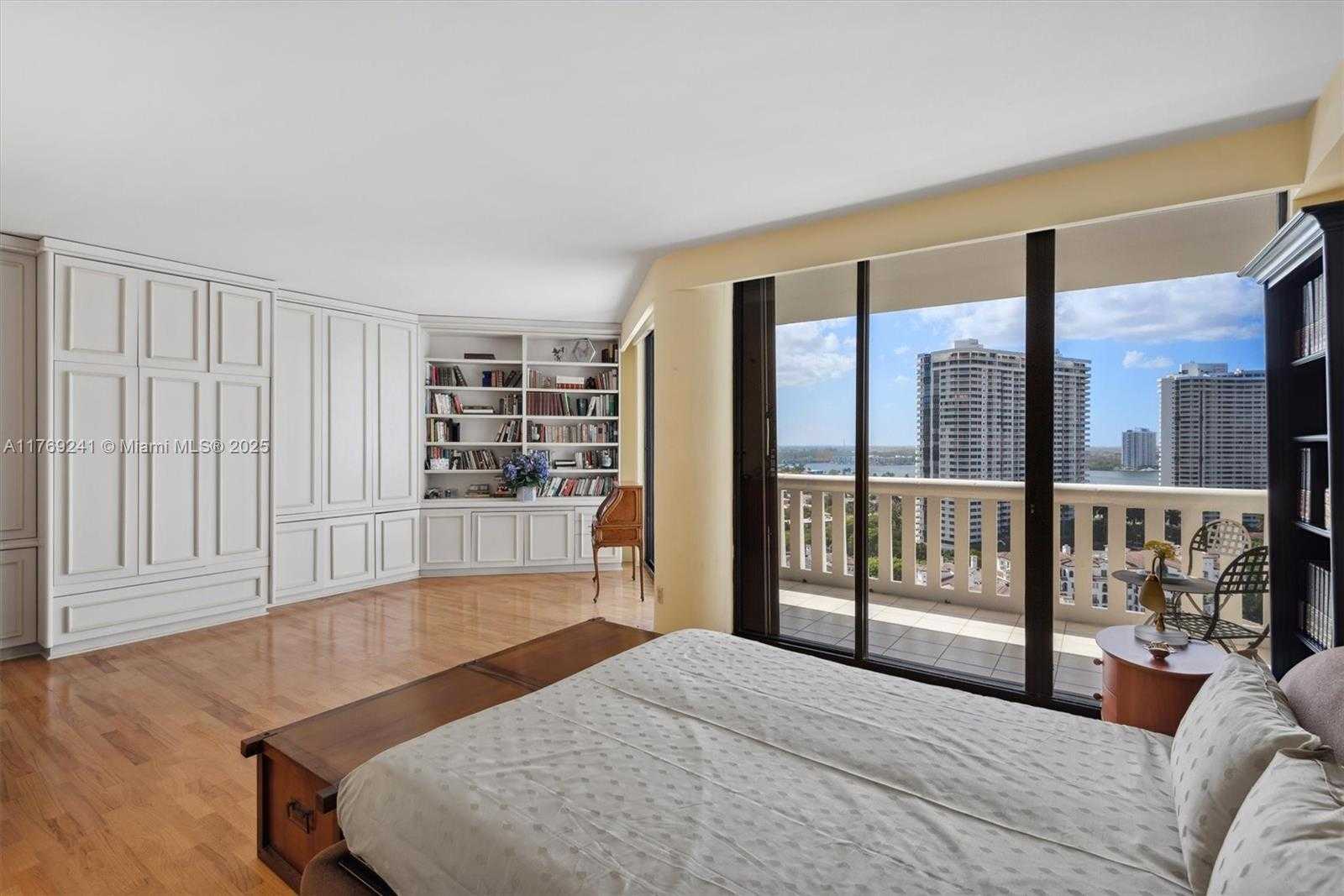 Small Image of 3000 ISLAND BLVD #1902, Aventura Number 14