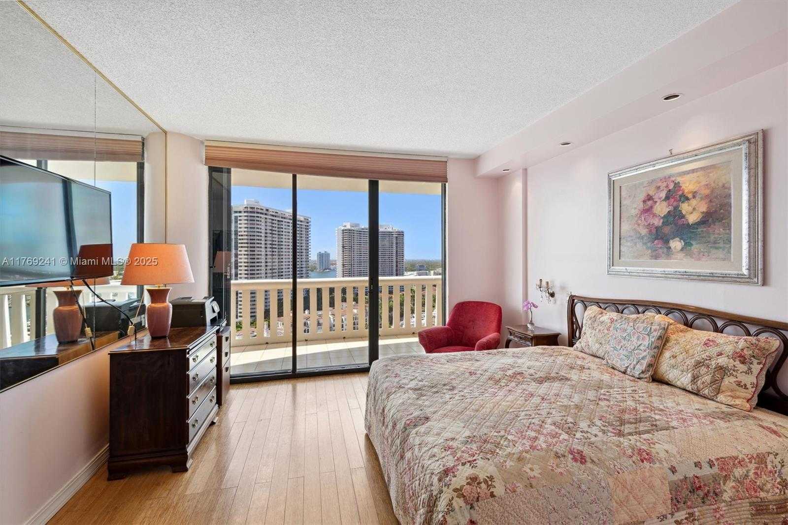 Small Image of 3000 ISLAND BLVD #1902, Aventura Number 18