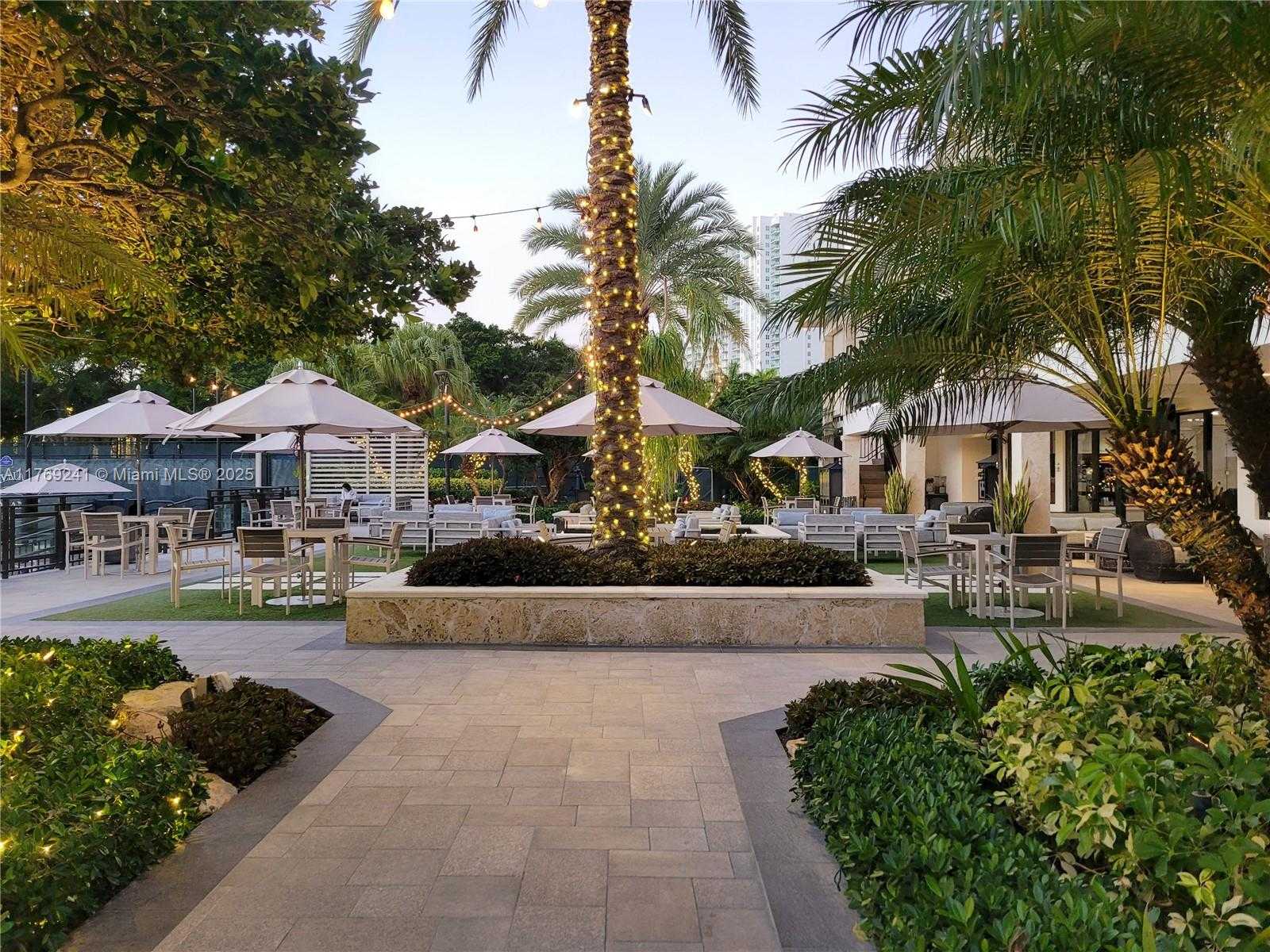 Small Image of 3000 ISLAND BLVD #1902, Aventura Number 31