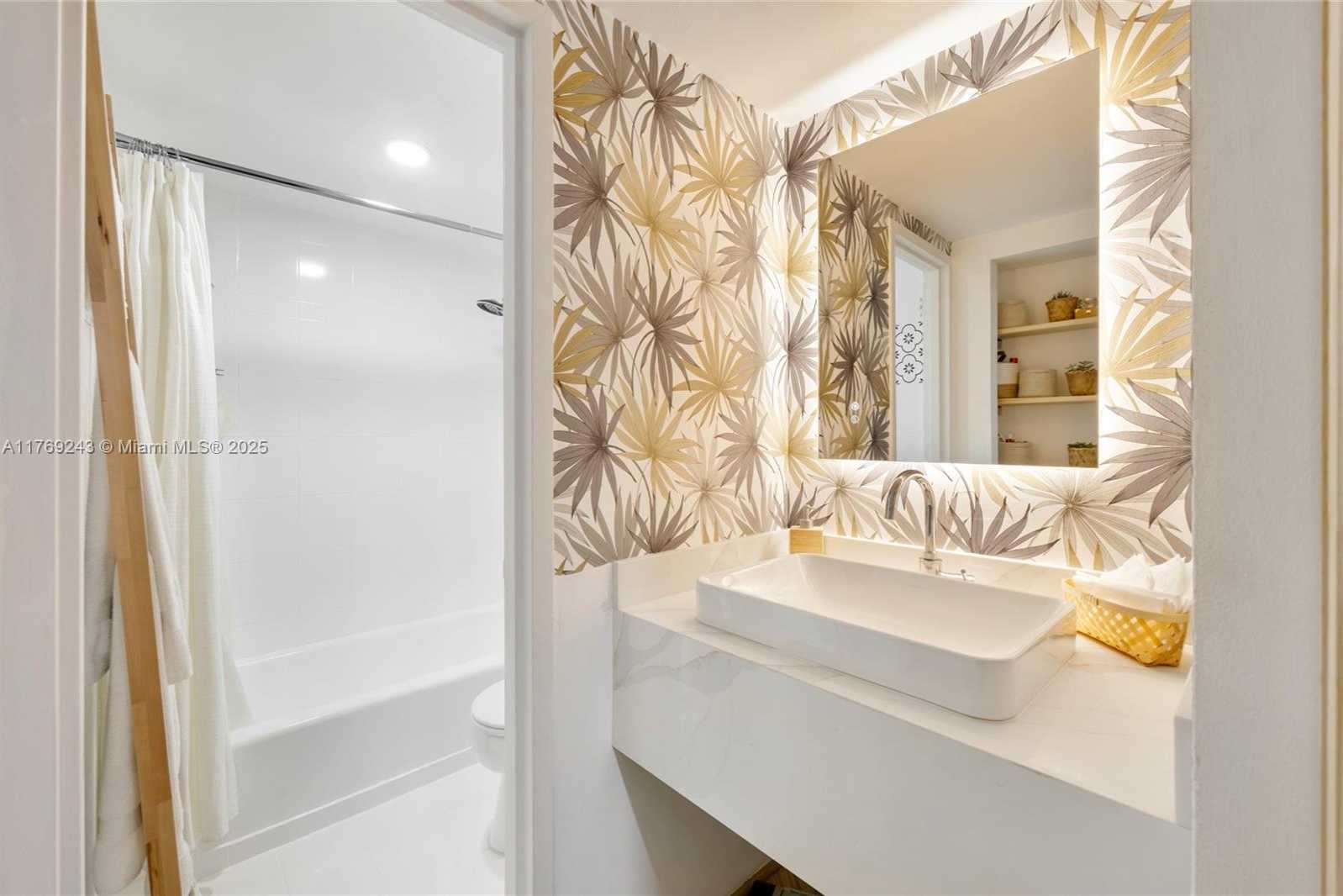 Small Image of 2899 COLLINS AVE #1638, Miami Beach Number 10