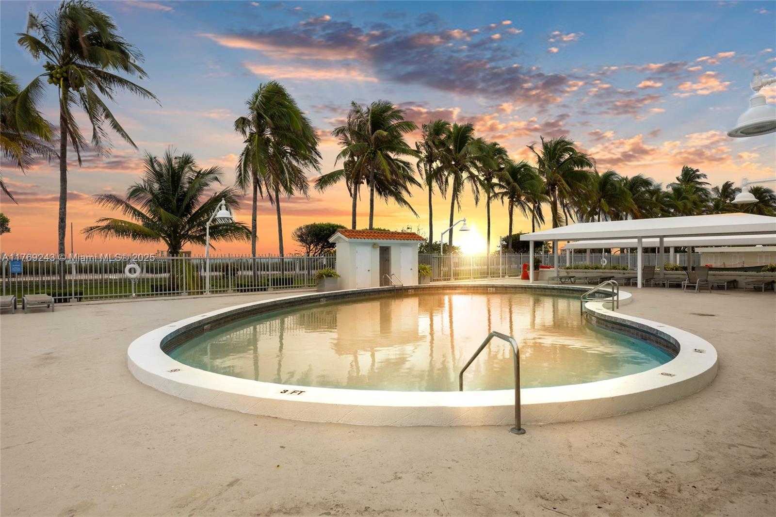 Small Image of 2899 COLLINS AVE #1638, Miami Beach Number 13