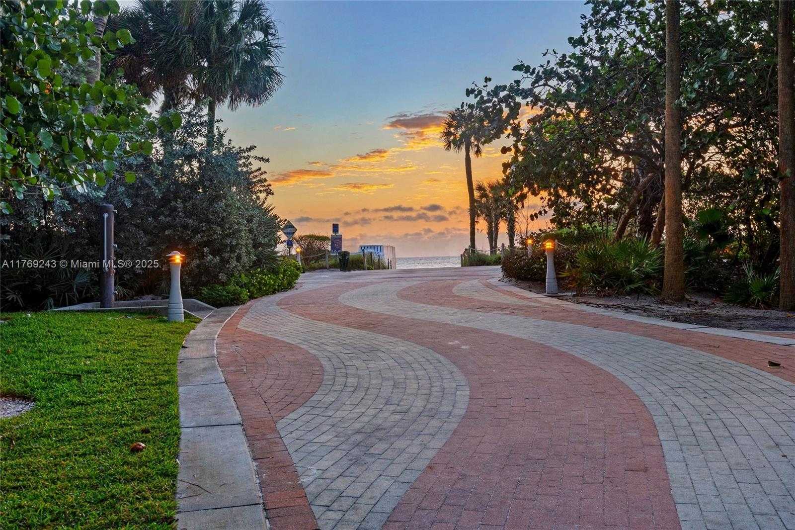 Small Image of 2899 COLLINS AVE #1638, Miami Beach Number 14