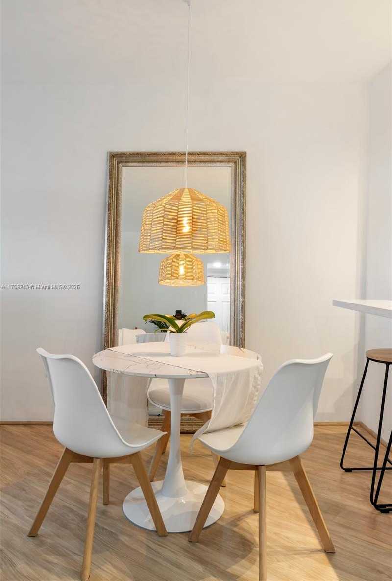 Small Image of 2899 COLLINS AVE #1638, Miami Beach Number 6