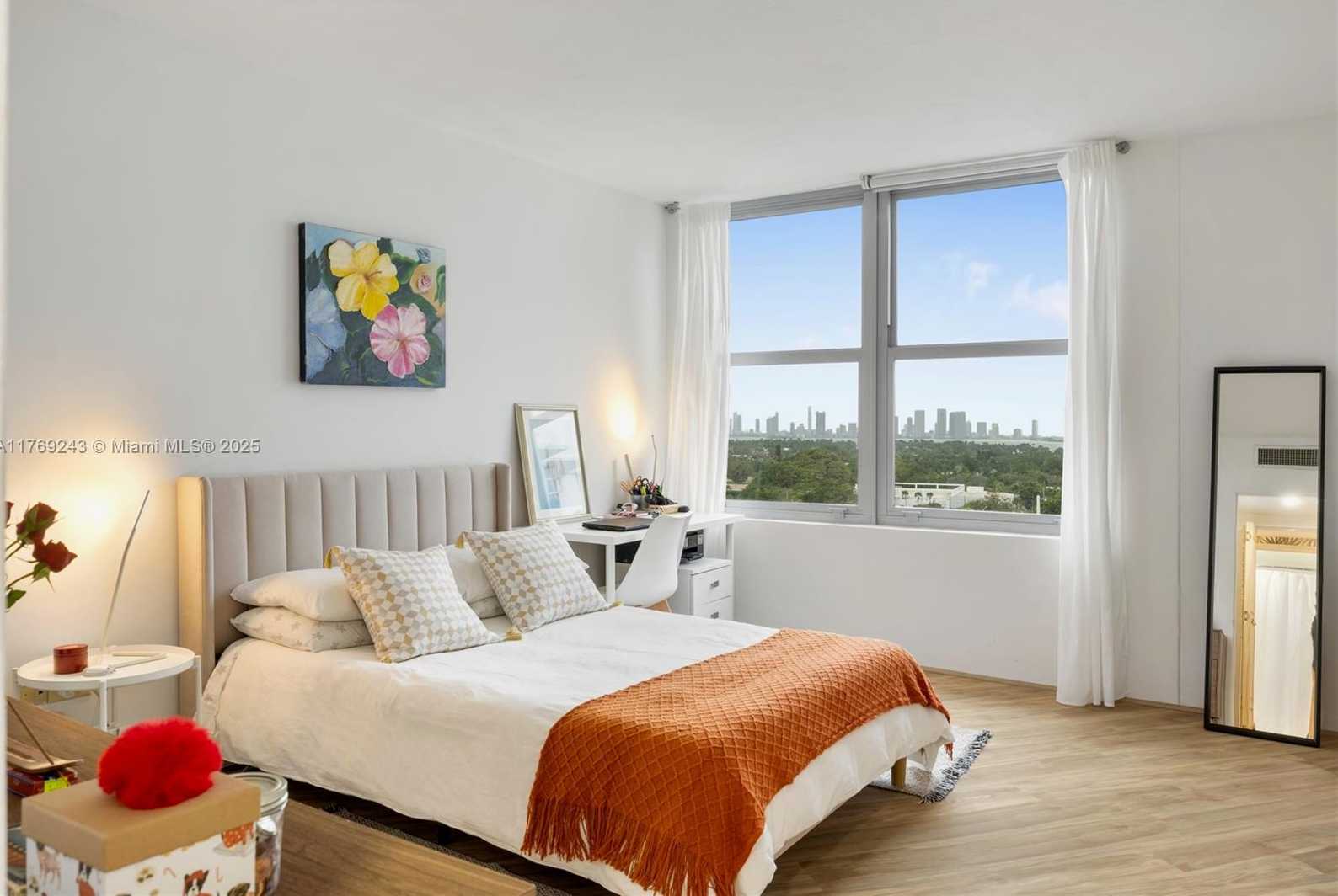 Small Image of 2899 COLLINS AVE #1638, Miami Beach Number 9