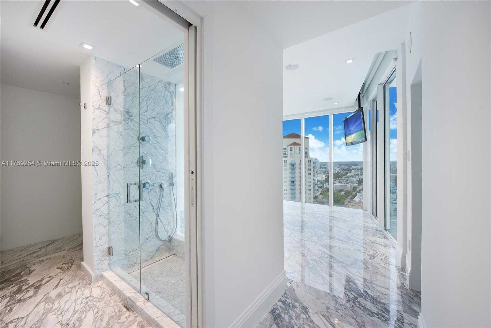 Small Image of 1000 SOUTH POINTE DR #PH-2804, Miami Beach Number 10