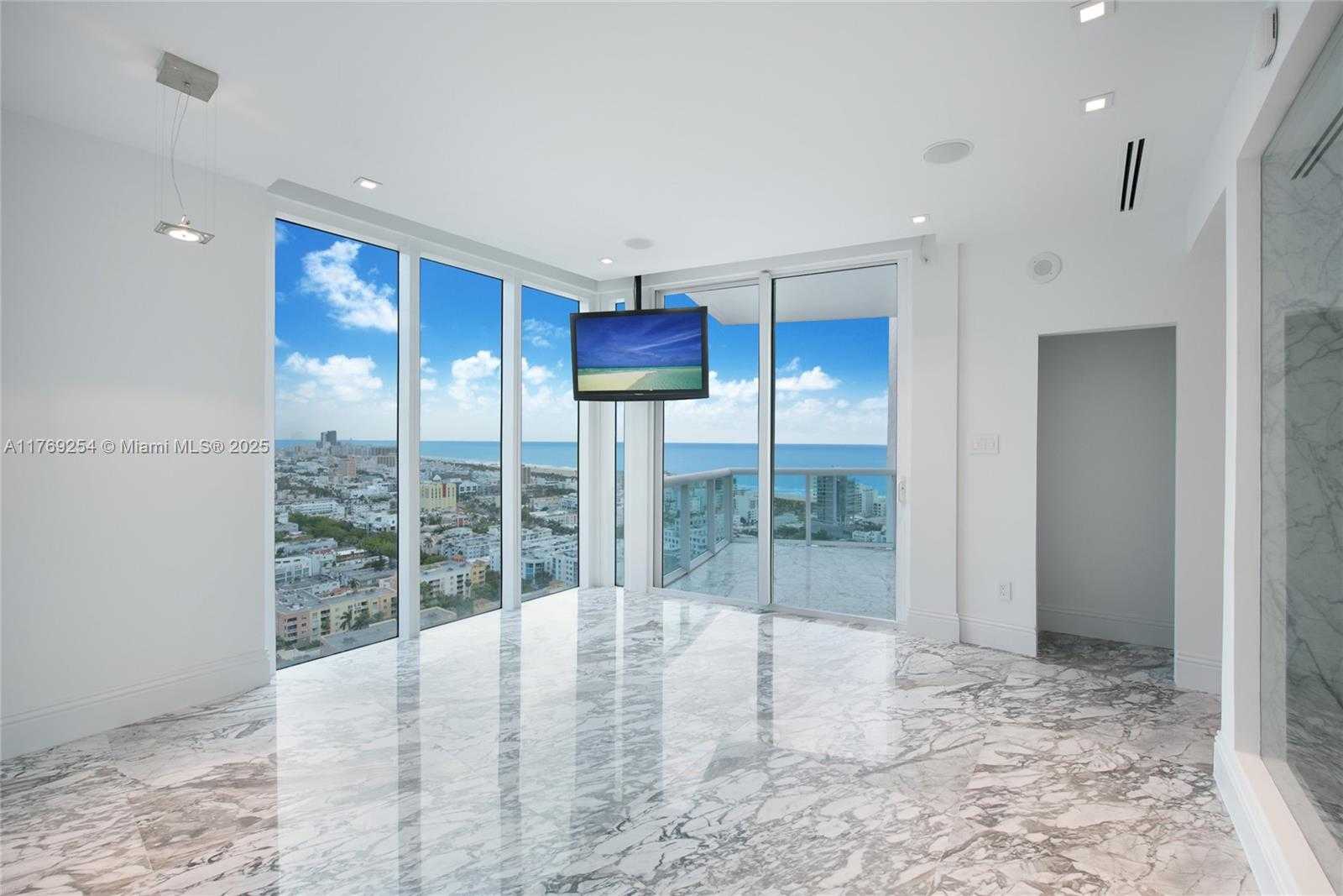 Small Image of 1000 SOUTH POINTE DR #PH-2804, Miami Beach Number 11