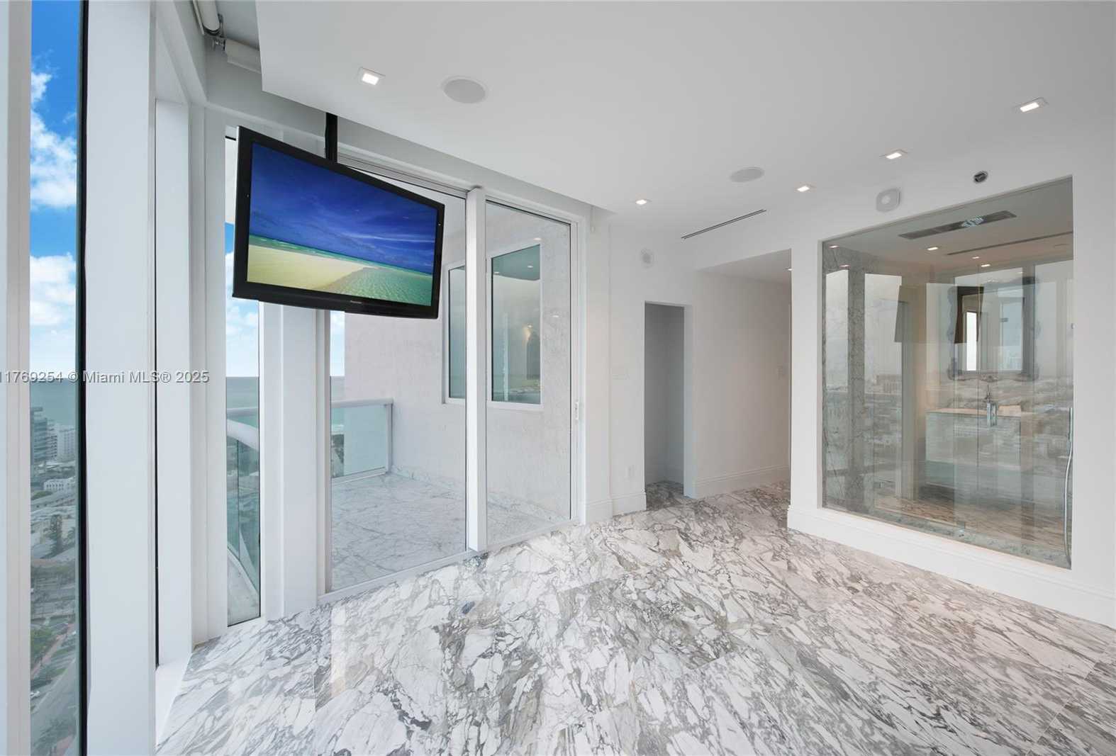 Small Image of 1000 SOUTH POINTE DR #PH-2804, Miami Beach Number 12
