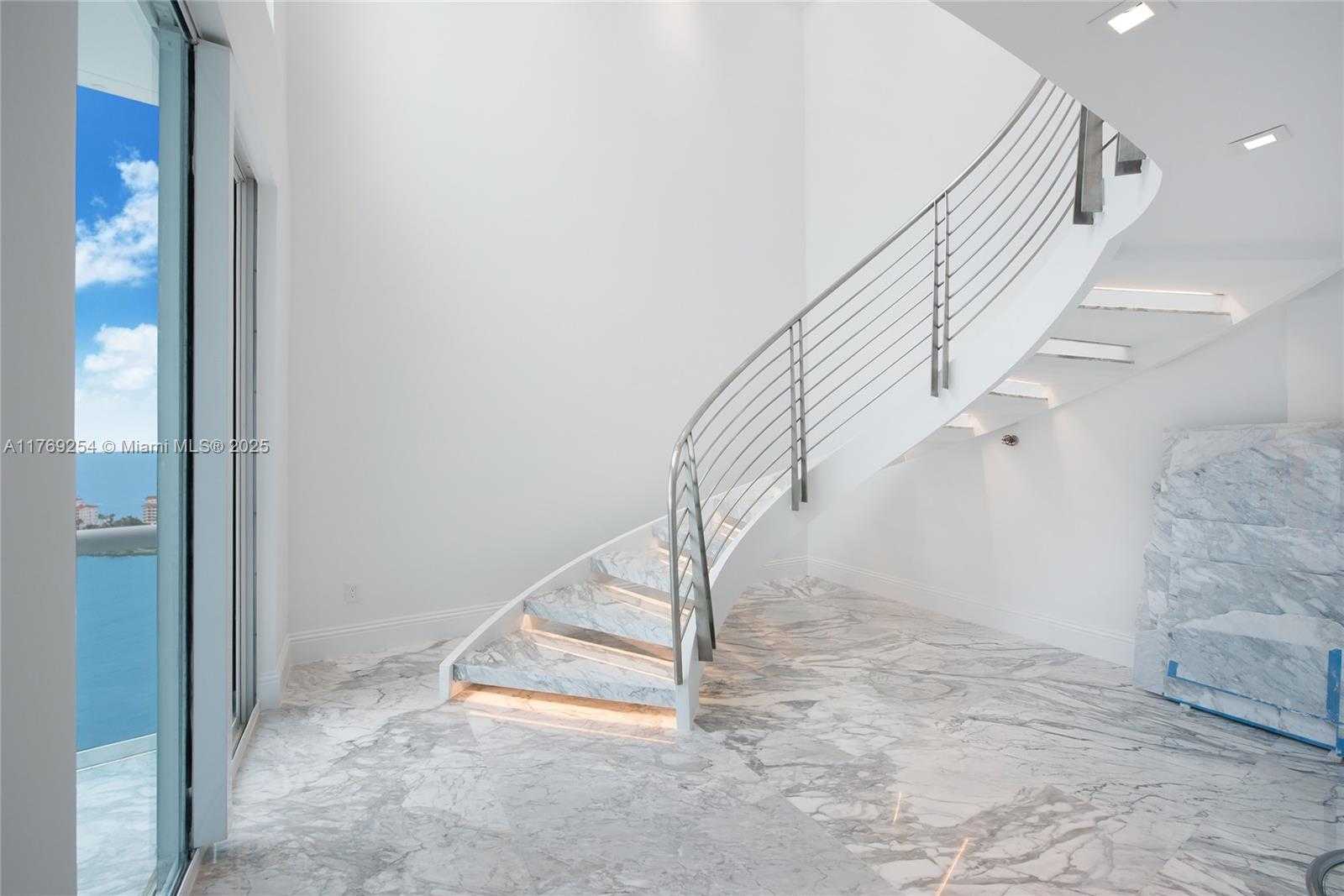 Small Image of 1000 SOUTH POINTE DR #PH-2804, Miami Beach Number 15