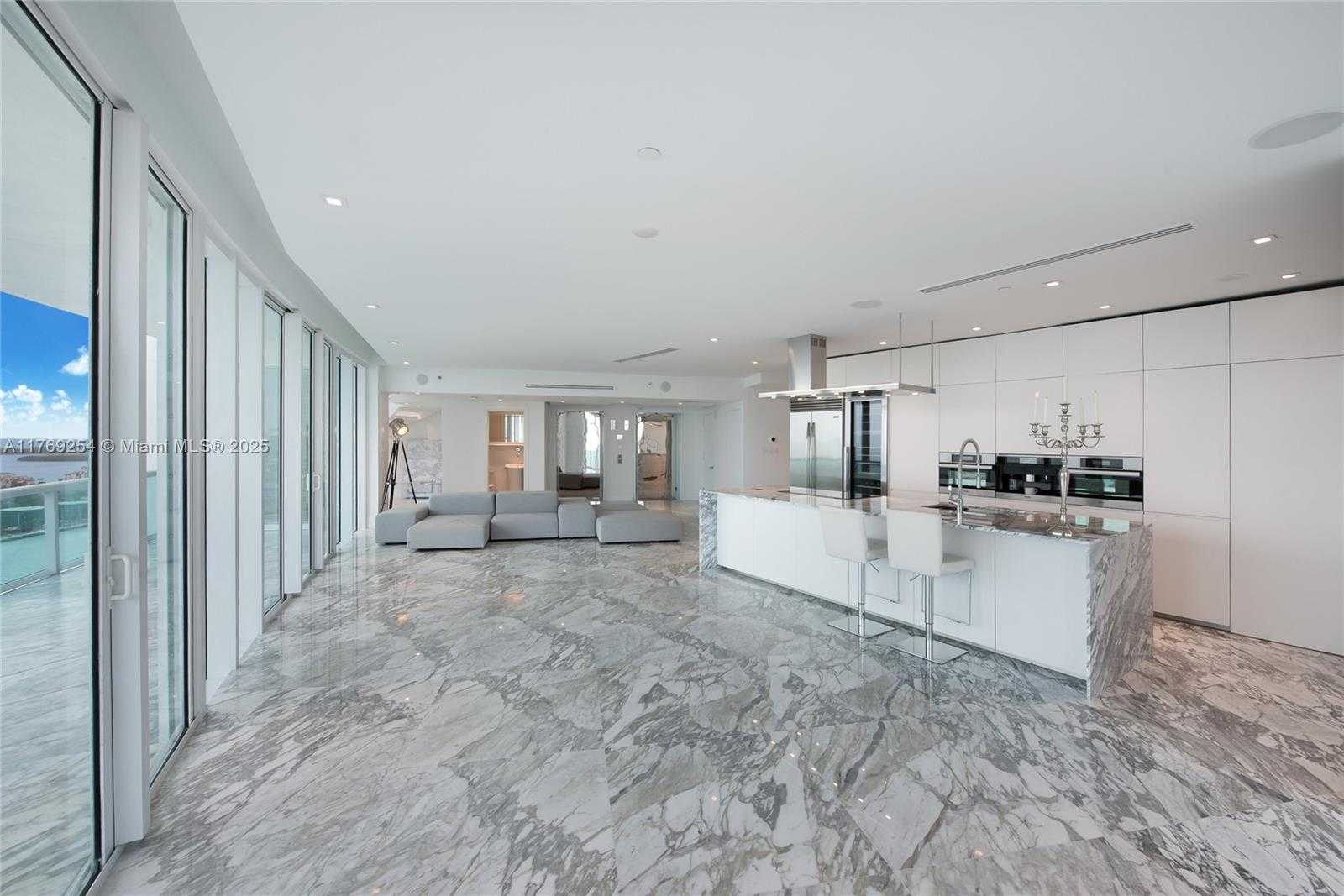 Small Image of 1000 SOUTH POINTE DR #PH-2804, Miami Beach Number 24