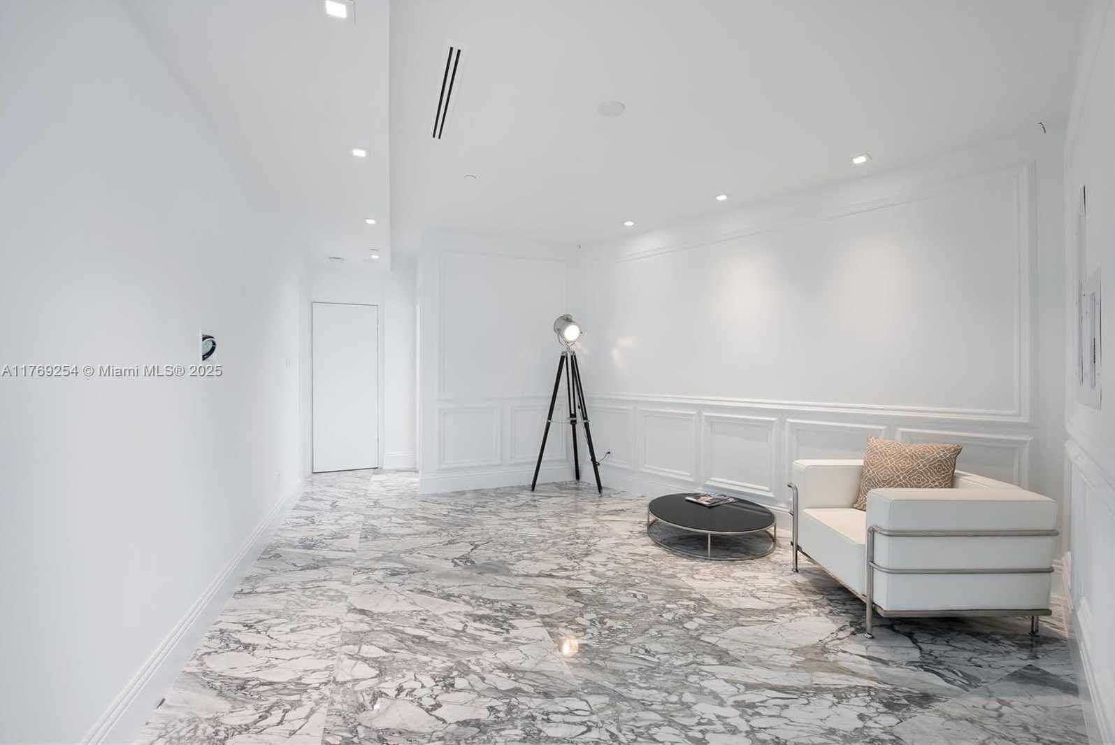 Small Image of 1000 SOUTH POINTE DR #PH-2804, Miami Beach Number 6