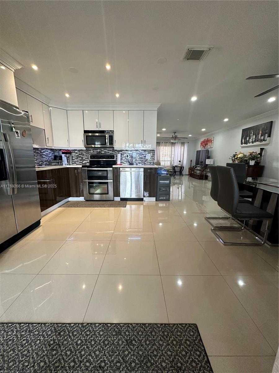 Small Image of 3370 BEAU RIVAGE DR #B8, Pompano Beach Number 10