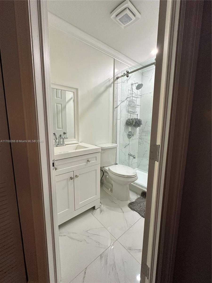 Small Image of 3370 BEAU RIVAGE DR #B8, Pompano Beach Number 15
