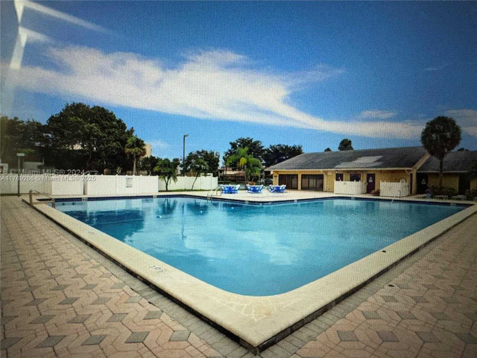 Small Image of 3370 BEAU RIVAGE DR #B8, Pompano Beach Number 25