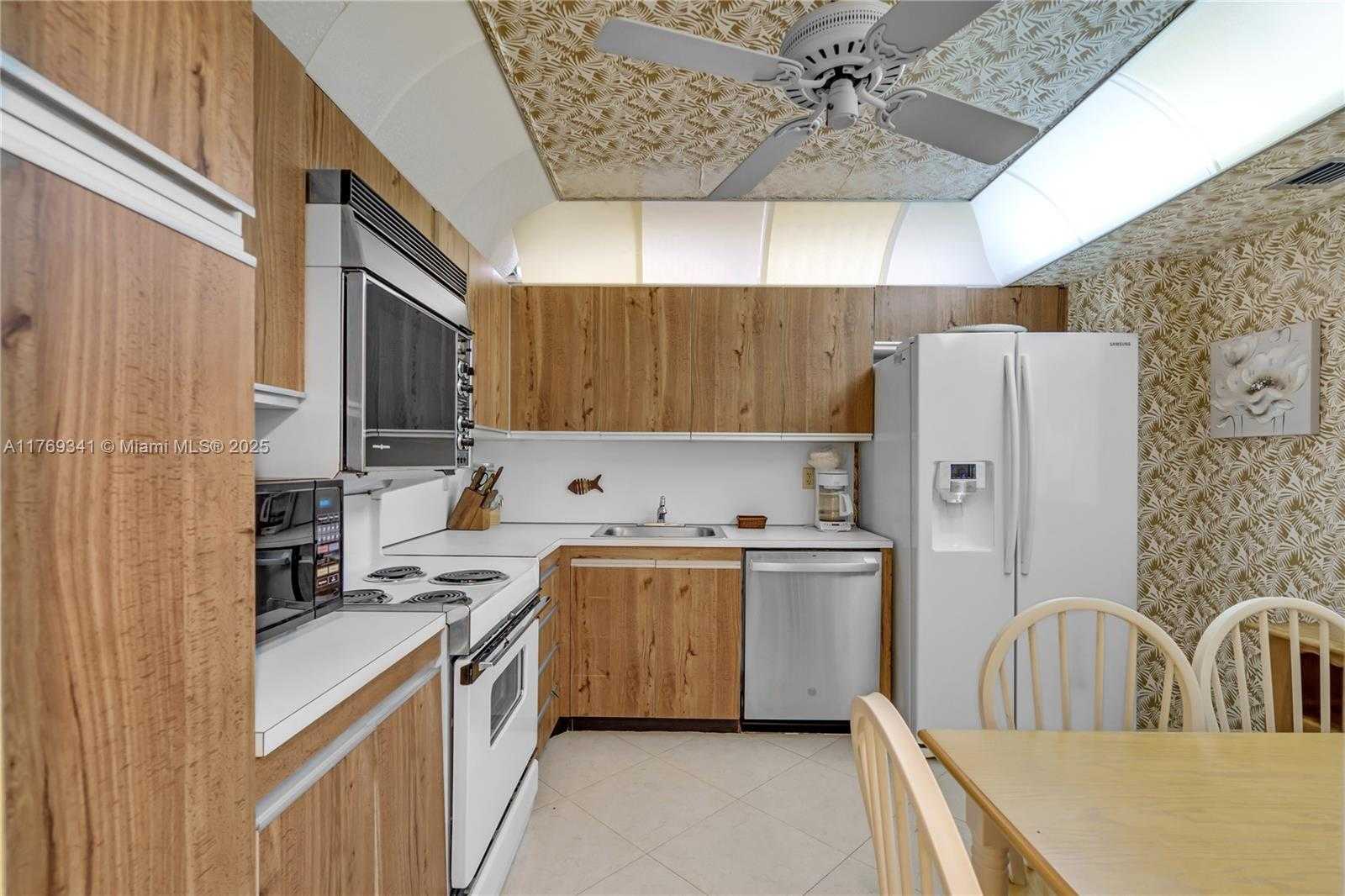 Small Image of 2301 SOUTH OCEAN DR #207, Hollywood Number 12