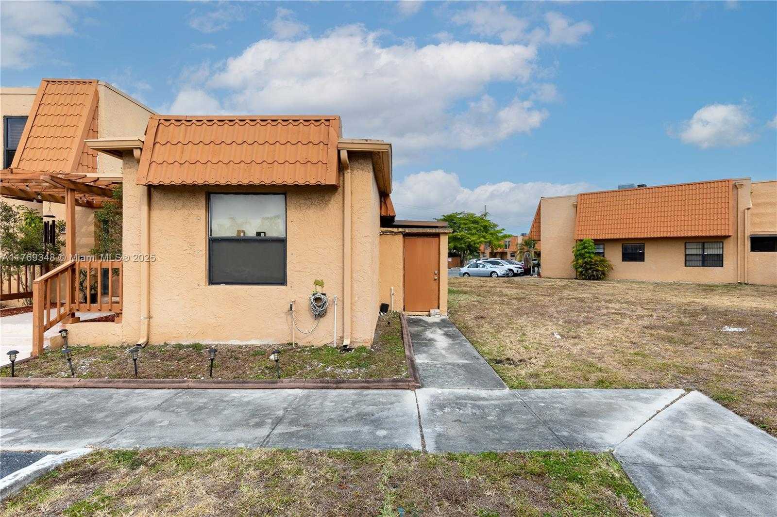 Small Image of 9137 LIMETREE LN #166, Pembroke Pines Number 26