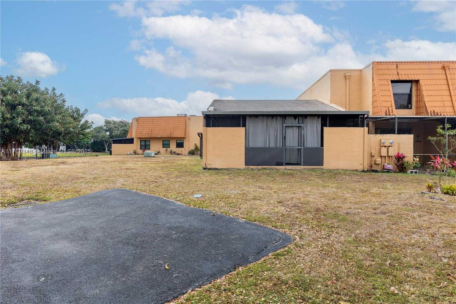 Small Image of 9137 LIMETREE LN #166, Pembroke Pines Number 28