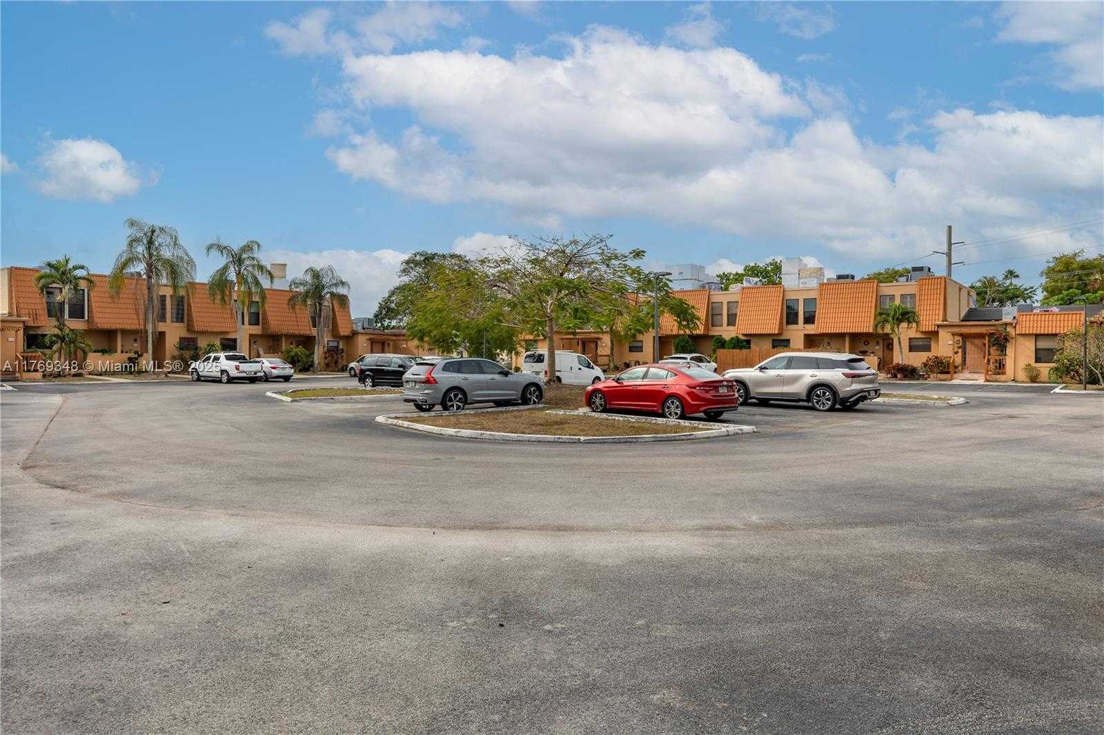 Small Image of 9137 LIMETREE LN #166, Pembroke Pines Number 31
